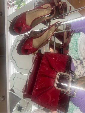 Stuart Weitzman sz 9.5 Red Patent Slingback Heels and Matching Bag -